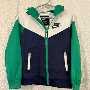 Nike Kids Windrunner Jacket in Green, Navy & White